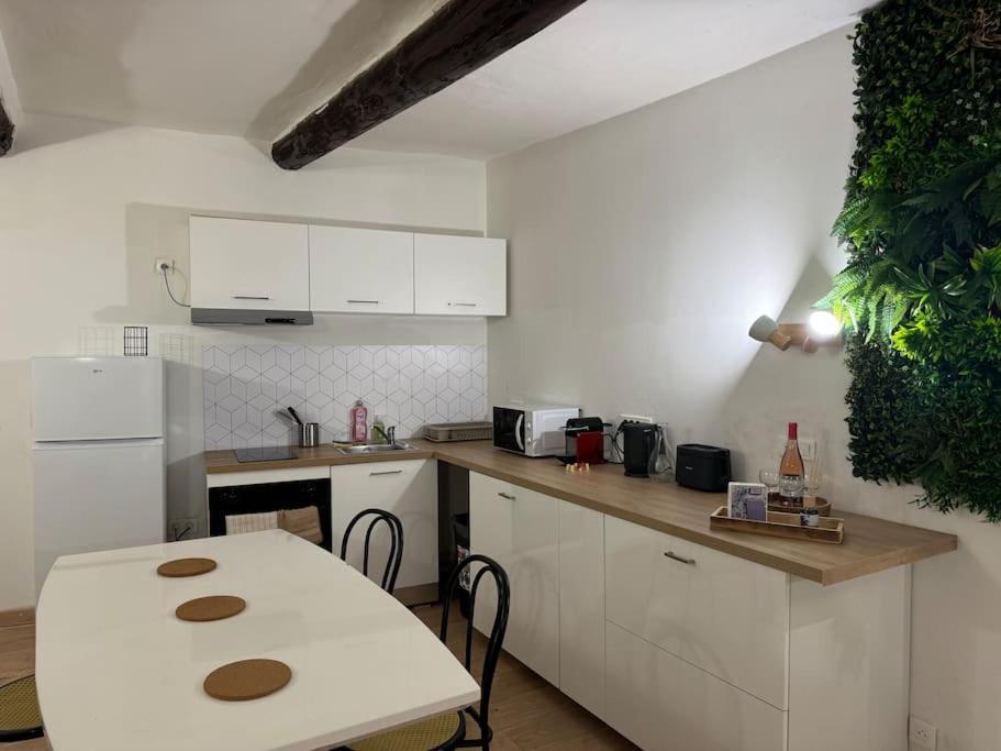 Appartement T2 Cosy Centre-Ville Pernes-les-Fontaines Exterior photo